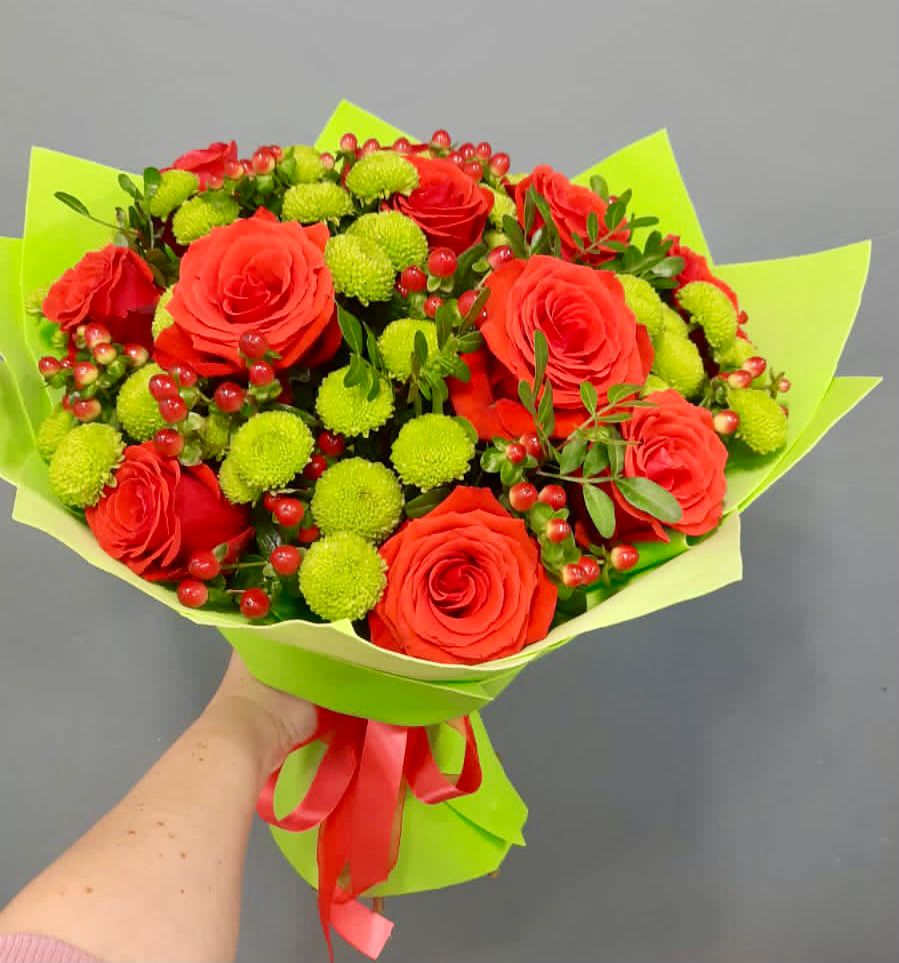 Букет цветов из: Хризантемы и Розы в Кондопоге