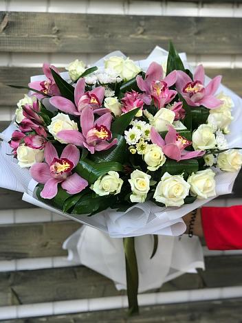 Букет цветов из: Розы и Хризантемы в Кондопоге