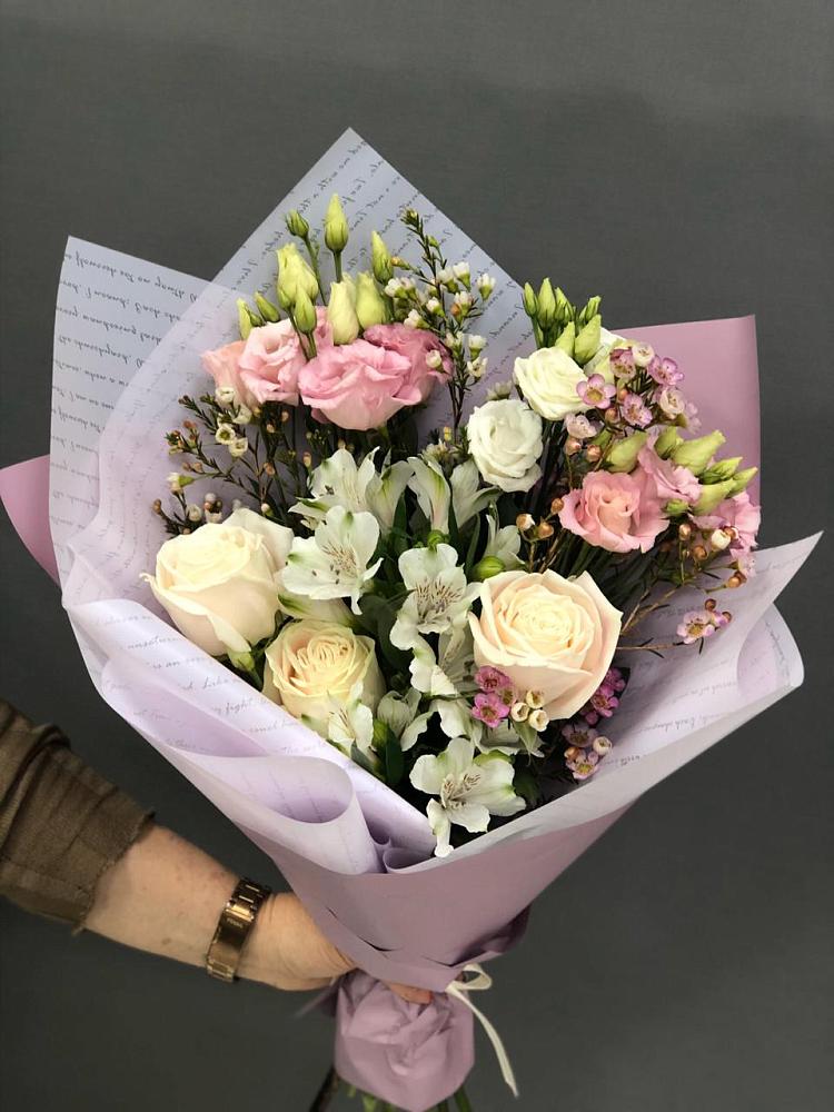 Букет цветов из: Альстромерии, Розы и Лизиантусы в Кондопоге