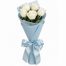 Букет 5 Белых роз Проуд в Кондопоге