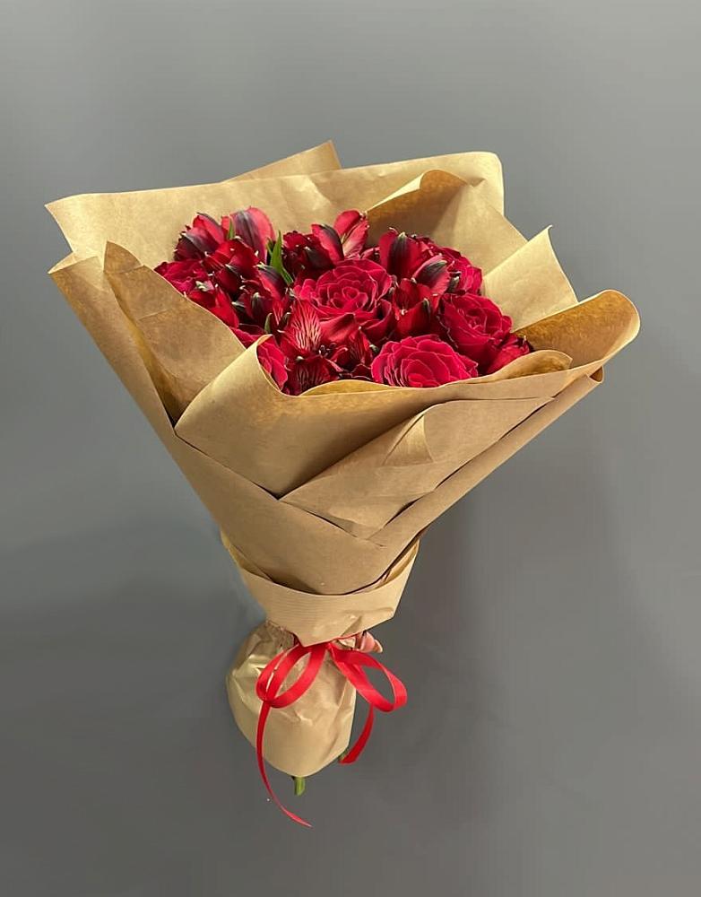 Букет цветов из: Альстромерии и Розы в Кондопоге