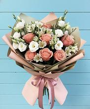 Букет цветов из:  Розы, Альстромерии и Лизиантусы в Кондопоге