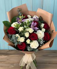 Букет цветов из:  Розы и Альстромерии в Кондопоге