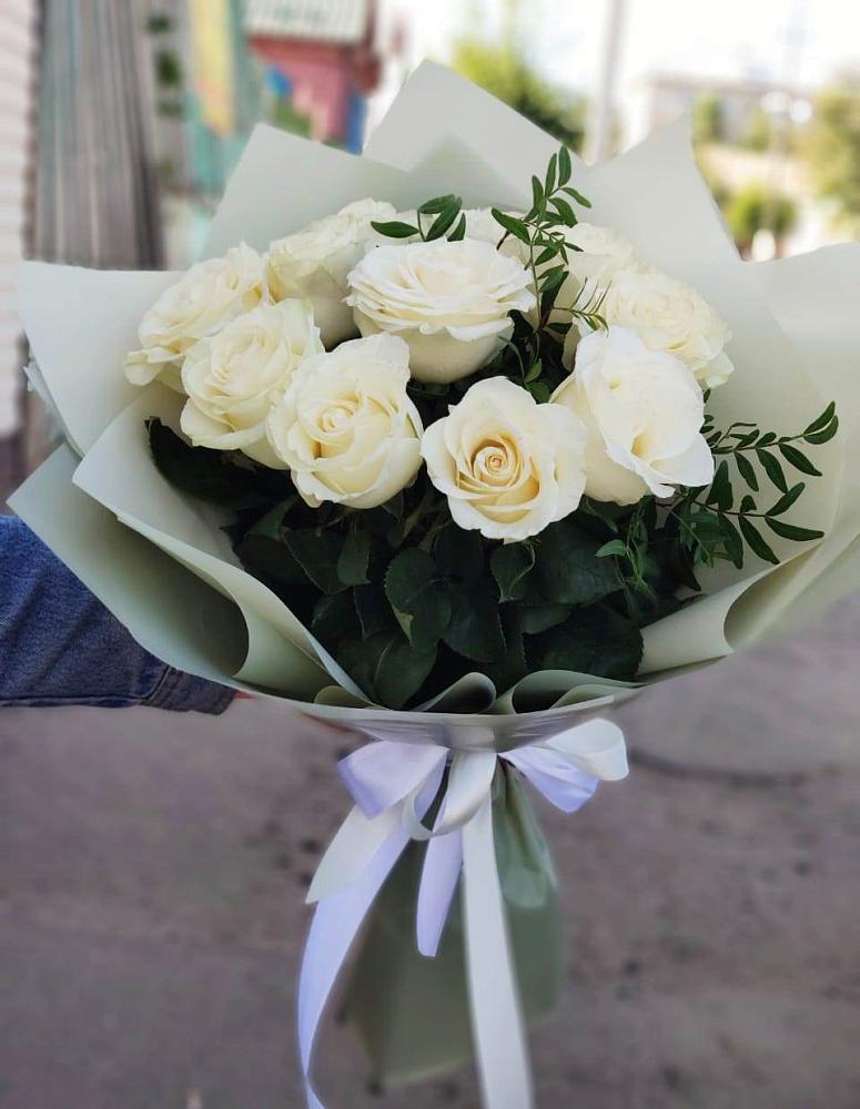 Букет Белые розы Проуд в Кондопоге