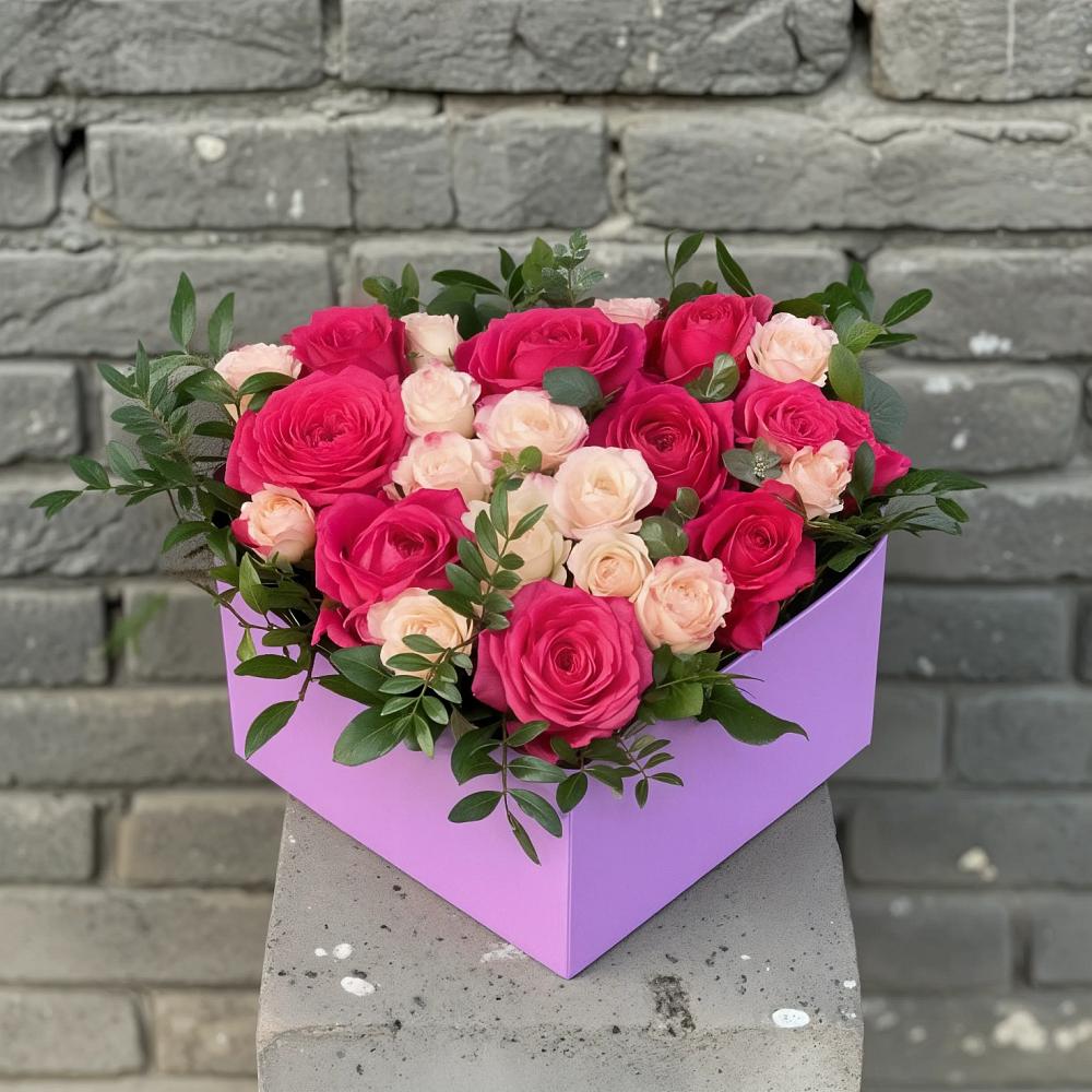 Цветочная композиция из Розы в коробке в Кондопоге