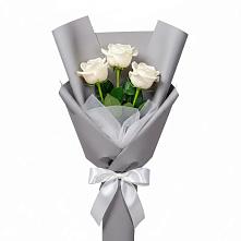 Букет 3 белые розы в Кондопоге