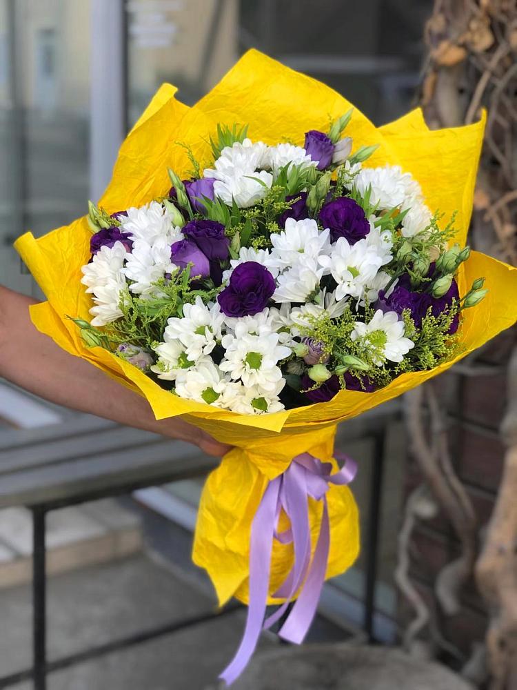Букет цветов из: Ирисы, Хризантемы и Ромашки в Кондопоге