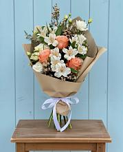 Букет цветов из:  Альстромерии, Лизиантусы, Розы и Хризантемы в Кондопоге