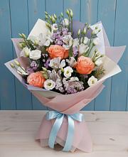 Букет цветов из:  Лизиантусы, Розы, Альстромерии и Гипсофила в Кондопоге