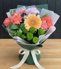 Букет цветов из:  Гвоздики, Розы, Герберы и Хризантемы в Кондопоге