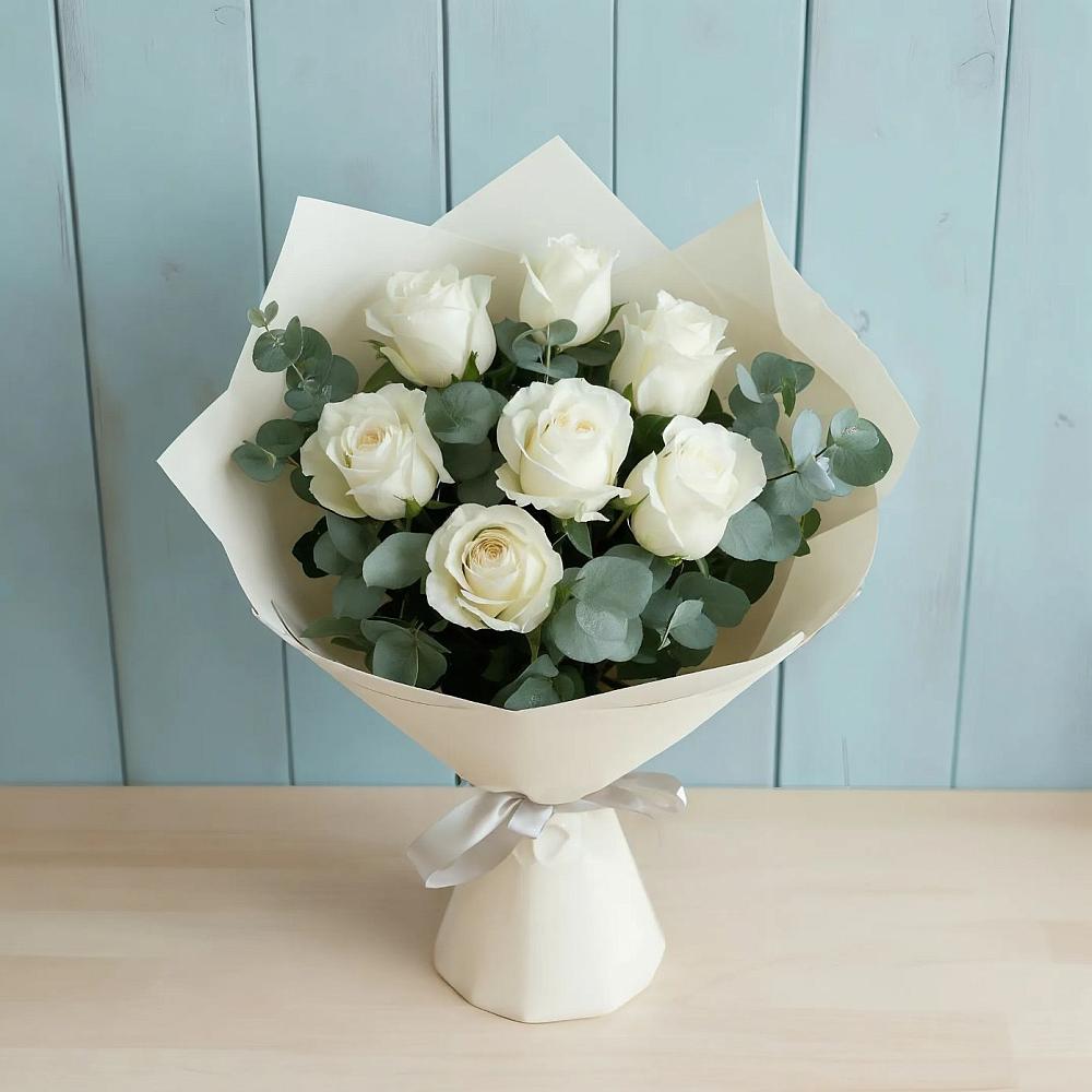 Букет Белые розы в Эвкалипте в Кондопоге