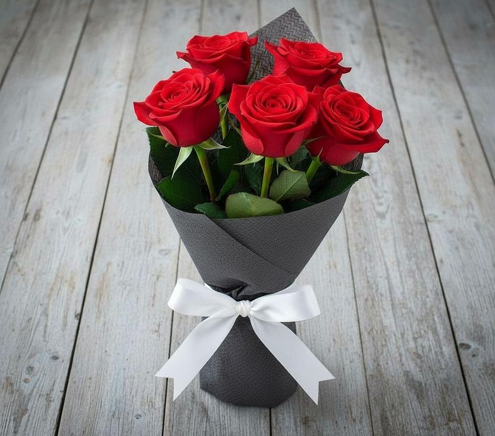 Букет 5 Красных роз Эдлесс Лав в Кондопоге