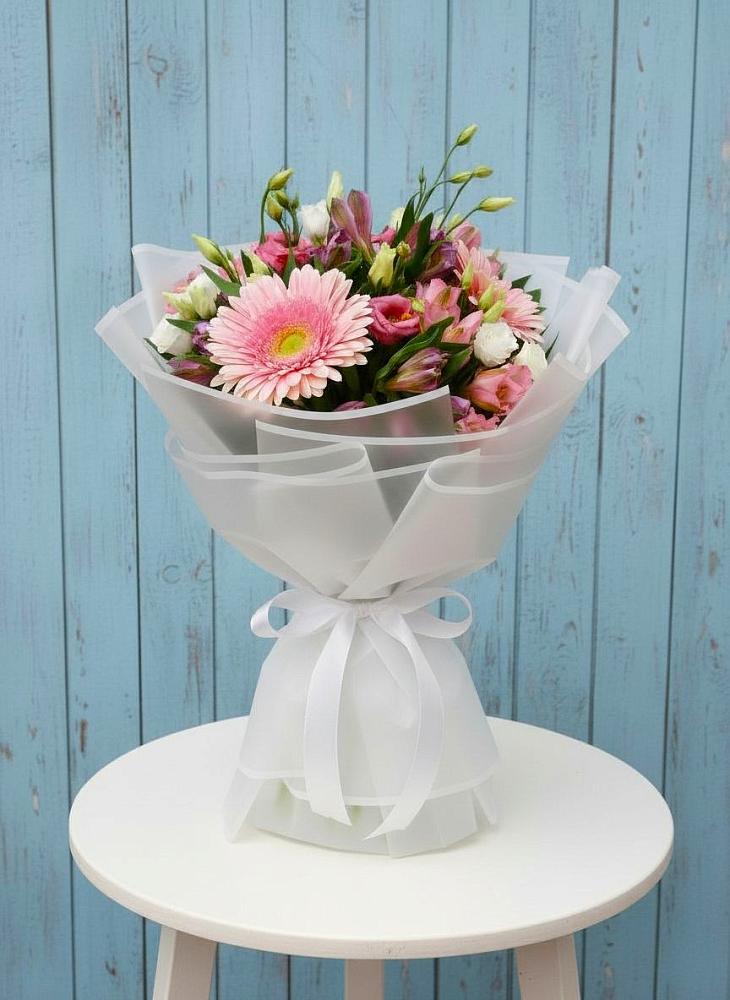 Букет цветов из: Герберы, Альстромерии и Лизиантусы в Кондопоге