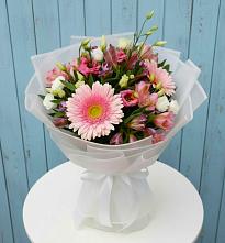Букет цветов из:  Герберы, Альстромерии и Лизиантусы #REPLACE_PRED# Кондопоге