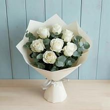 Букет Белые розы в Эвкалипте в Кондопоге