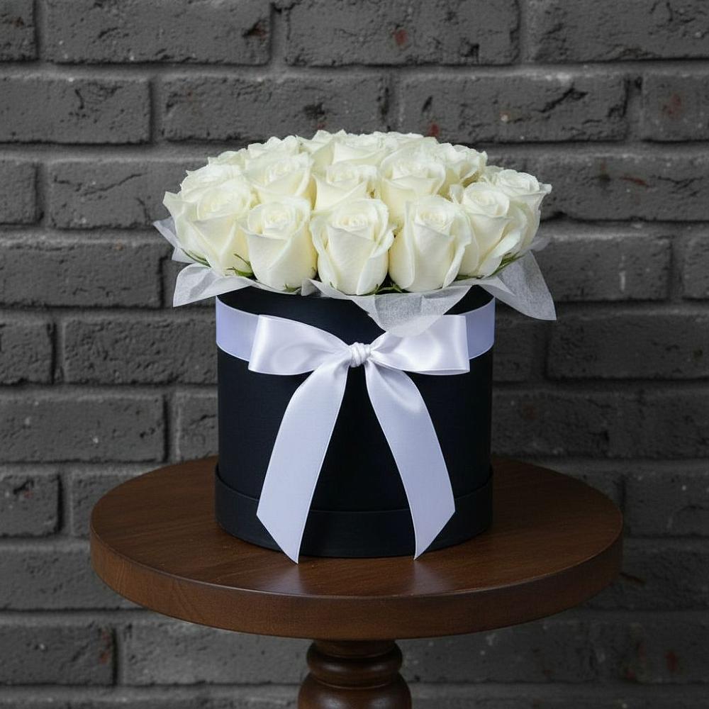 Цветочная композиция из Розы в шляпной коробке в Кондопоге