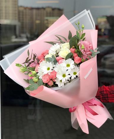Букет цветов из: Розы, Лизиантусы и Хризантемы в Кондопоге