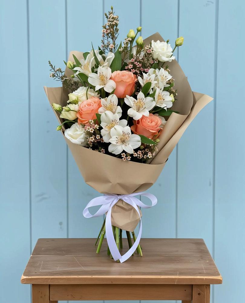 Букет цветов из: Альстромерии, Лизиантусы, Розы и Хризантемы в Кондопоге