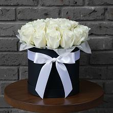 Цветочная композиция из Розы в шляпной коробке в Кондопоге